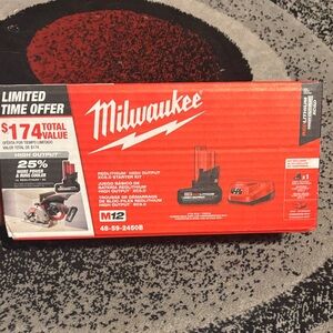Milwaukee M12 Red Lithium-Ion Battery Kit